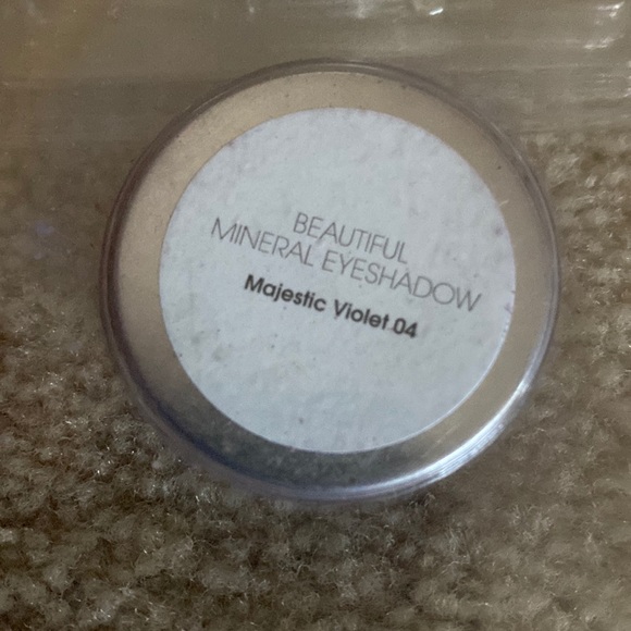 Lavera #4 Majestic Violet Eyeshadow - Picture 2 of 4